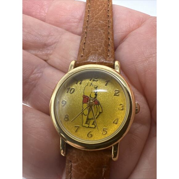Small Classic Winnie the Pooh Gold-Tone Watch Ladies Quartz Disney Store - Picture 1 of 9